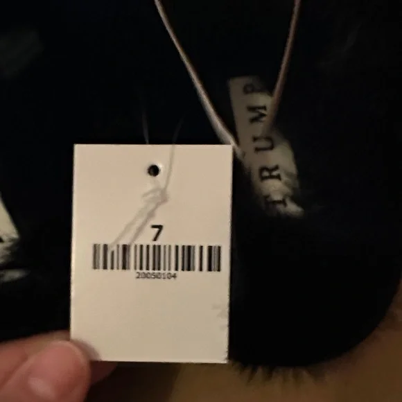 NWT Trump Women's Plush Black Slippers - Picture 4 of 5